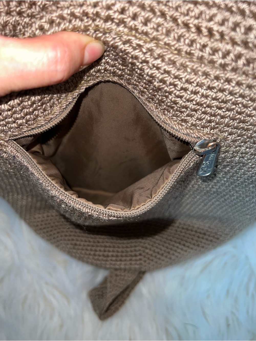The Sak Handcrafted Crochet Shoulder Bag Taupe Knit Hobo Purse Zip Closure Boho - Picture 9 of 12